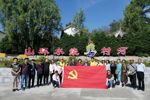 晋城市硬笔书法协会等六大社团赴沁水县樊村河开展文化扶贫活动